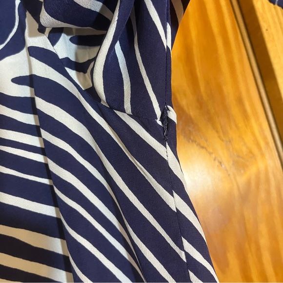 Lilly Pulitzer 100% Silk Blouse Shell Striped navy blue Size Small - Picture 4 of 8